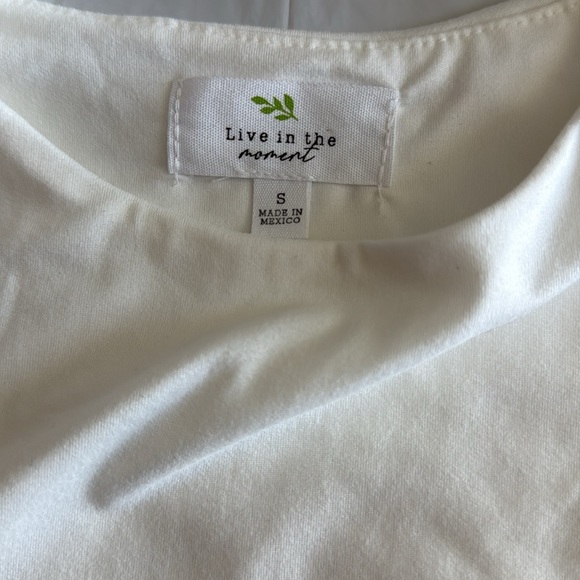 LIVE IN THE MOMENT White Sleeveless Top with Bow by - Picture 2 of 3